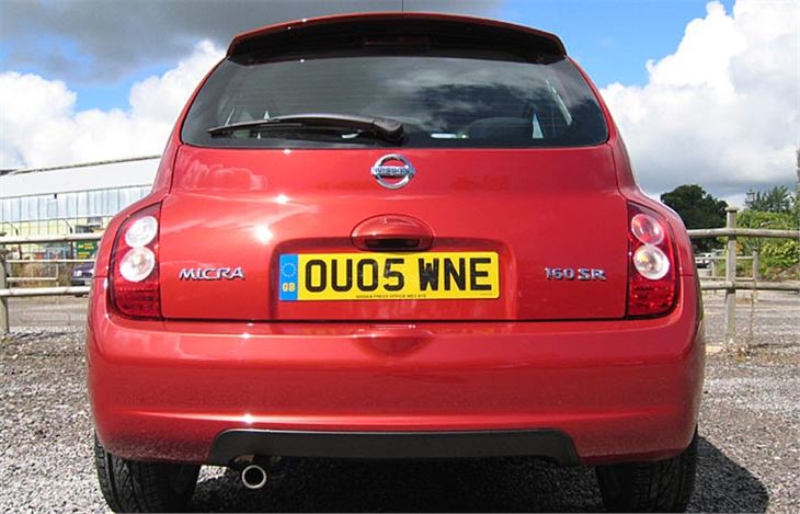 nis_micra_sr_rear_700.jpg