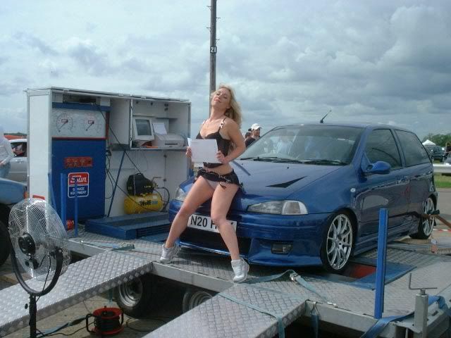 Danielle_car_shoulder_blades_touchi.jpg