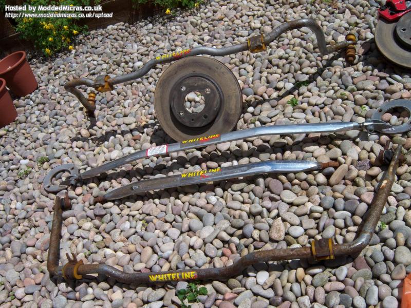 11-Whiteline_rearrollbar_strut.jpg